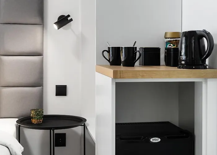 HOUSEHOST : Miodowa 42/8a Street